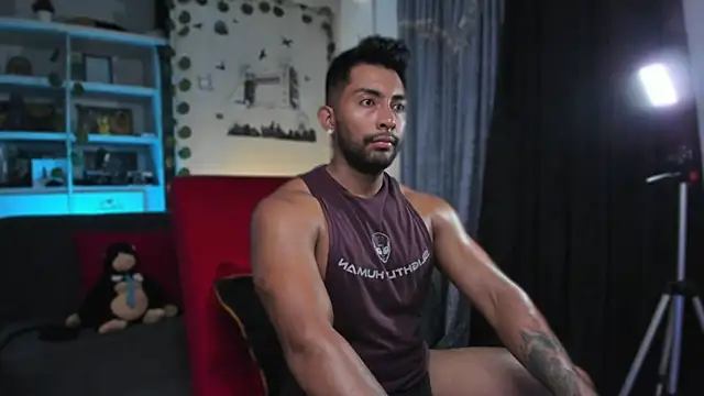 Snapshot of Couple_muscle1 chatting on October 20, 8:53 pm Couple muscle1 online show from October 20, 8:53 pm