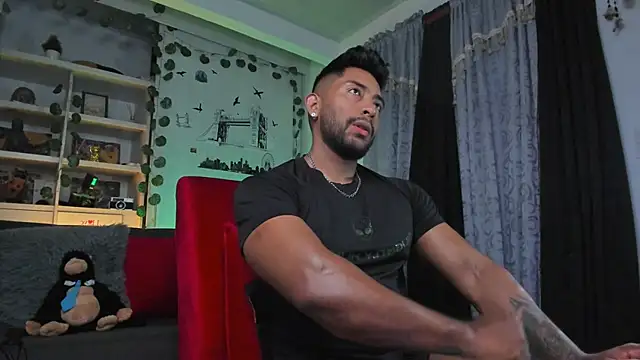 Snapshot of Couple_muscle1 chatting on November 3, 10:53 pm Couple muscle1 online show from November 3, 10:53 pm