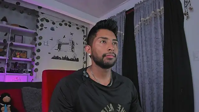 Snapshot of Couple_muscle1 chatting on November 18, 10:03 pm Couple muscle1 online show from November 18, 10:03 pm