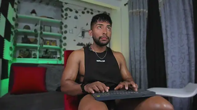 Snapshot of Couple_muscle1 chatting on November 27, 7:38 pm Couple muscle1 online show from November 27, 7:38 pm