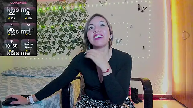 Lady breaks hearts online show from September 9, 10:37 am