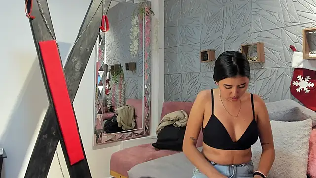 Snapshot of LilithKlain_ chatting on December 21, 7:27 pm LilithKlain online show from December 21, 7:27 pm