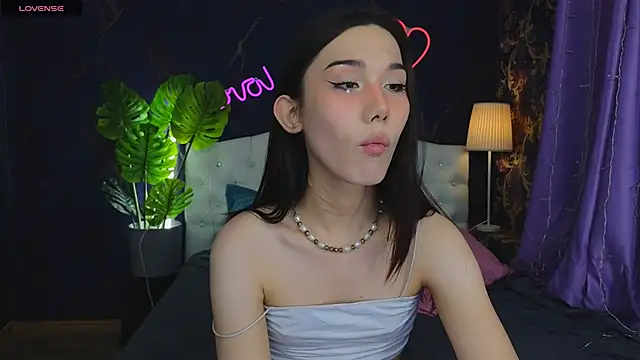 Kaia Sunshine Mia online show from December 4, 4:27 pm