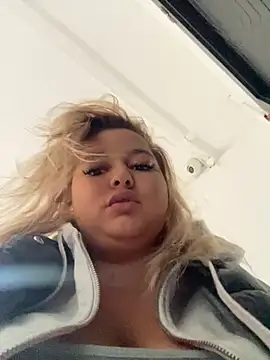 AllysonK online show from February 4, 9:49 am