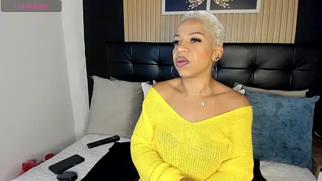 Snapshot of summer_night_ chatting on February 12, 10:56 am summer night online show from February 12, 10:56 am