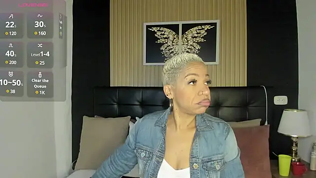 Snapshot of summer_night_ chatting on March 6, 10:52 am summer night online show from March 6, 10:52 am