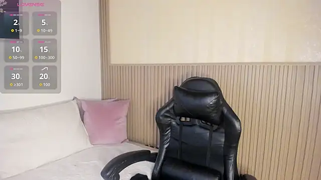 Snapshot of summer_night_ chatting on October 4, 12:47 pm summer night online show from October 4, 12:47 pm