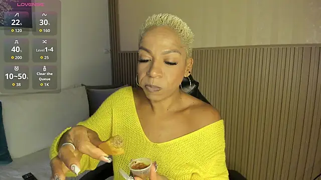 Snapshot of summer_night_ chatting on October 21, 11:44 am summer night online show from October 21, 11:44 am