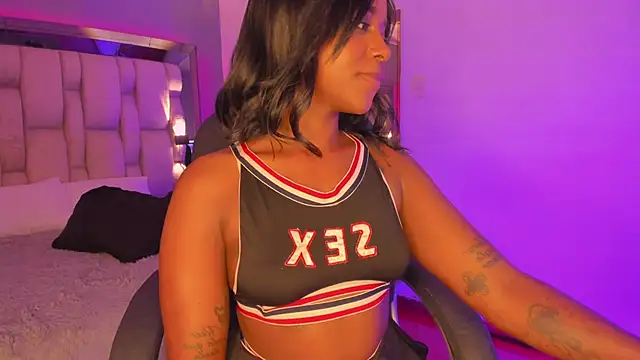 EmilyHaan online show from December 19, 4:45 am