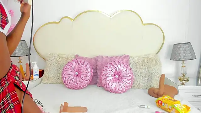 CahitlinBell online show from September 30, 6:07 am