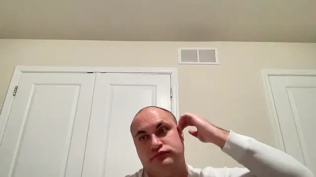 SluggishChase99 online show from December 18, 2:42 am