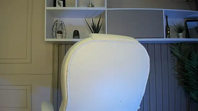 dahianthompson online show from January 11, 4:06 am