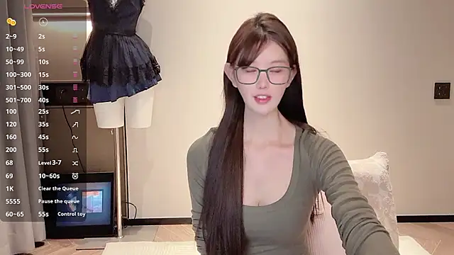 Snapshot of omaiiil chatting on November 1, 1:57 pm omaiiil online show from November 1, 1:57 pm