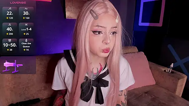 Snapshot of Elettra_Rou chatting on October 9, 12:08 am Elettra Rou online show from October 9, 12:08 am