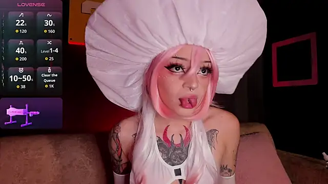 Snapshot of Elettra_Rou chatting on November 5, 12:10 am Elettra Rou online show from November 5, 12:10 am