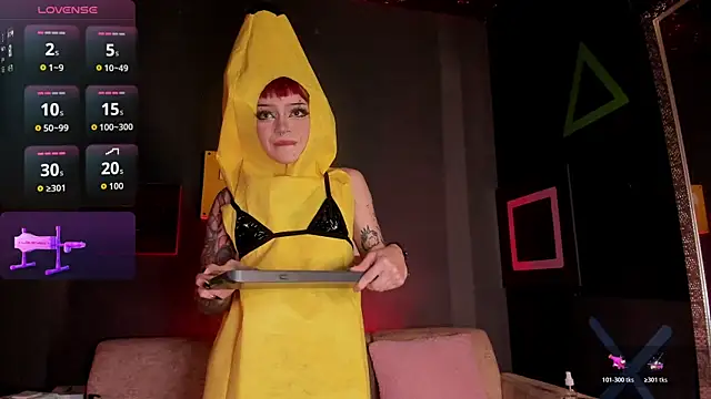 Snapshot of Elettra_Rou chatting on November 8, 1:39 am Elettra Rou online show from November 8, 1:39 am