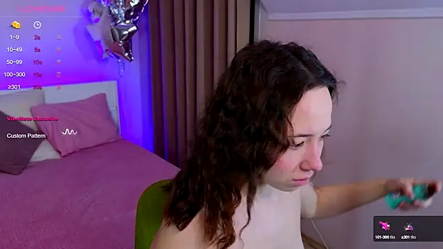 Hayle Hill online show from December 19, 12:34 am