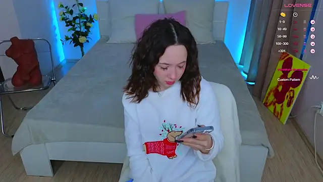 Hayle Hill online show from January 23, 5:35 am