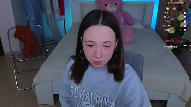 Hayle Hill online show from February 4, 5:21 am