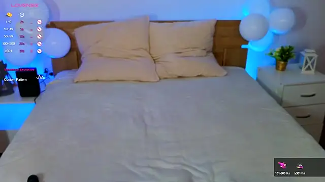 Hayle Hill online show from February 25, 2:14 am