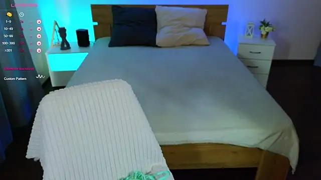 Hayle Hill online show from March 17, 2:41 am