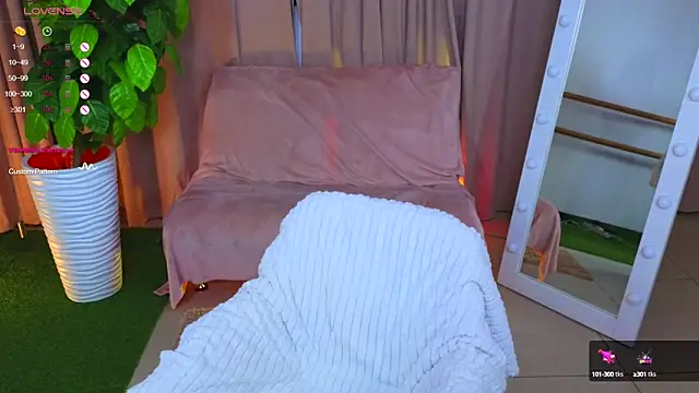 Hayle Hill online show from March 18, 2:47 am