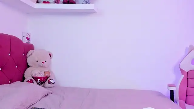 Snapshot of LucianaTomson chatting on February 15, 11:14 pm LucianaTomson online show from February 15, 11:14 pm