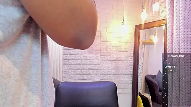  alaiasmile  online show from February 3, 7:21 pm