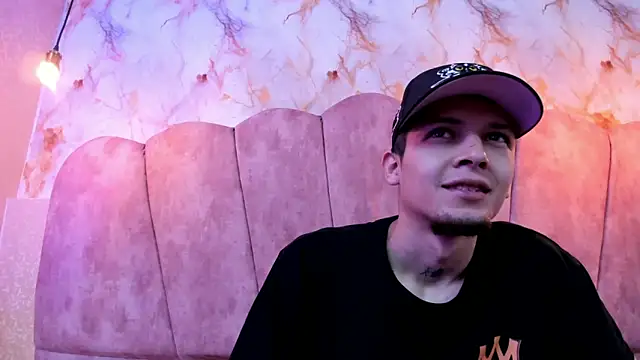 kendalltaylorr online show from October 15, 12:05 pm