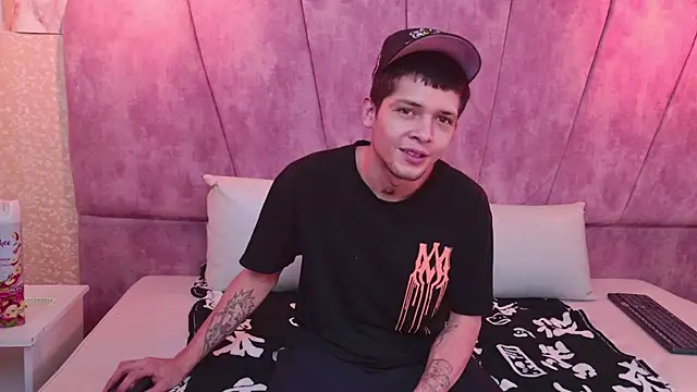 kendalltaylorr online show from October 28, 12:19 pm