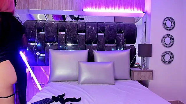 Charlotte Myers online show from February 25, 12:03 pm