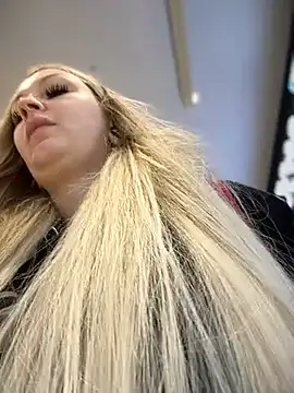 Snapshot of Teya_moon_ chatting on December 2, 11:12 am Teya moon online show from December 2, 11:12 am