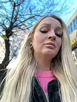 Snapshot of Teya_moon_ chatting on December 3, 10:39 am Teya moon online show from December 3, 10:39 am