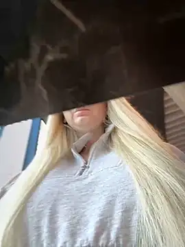 Snapshot of Teya_moon_ chatting on December 4, 10:02 am Teya moon online show from December 4, 10:02 am