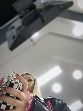 Snapshot of Teya_moon_ chatting on December 6, 11:33 am Teya moon online show from December 6, 11:33 am