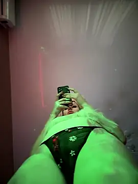 Snapshot of Teya_moon_ chatting on December 7, 10:56 am Teya moon online show from December 7, 10:56 am