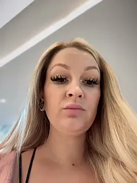 Snapshot of Teya_moon_ chatting on December 11, 11:51 am Teya moon online show from December 11, 11:51 am