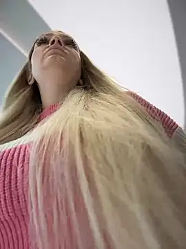 Snapshot of Teya_moon_ chatting on December 12, 10:34 am Teya moon online show from December 12, 10:34 am