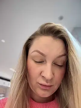 Snapshot of Teya_moon_ chatting on December 19, 11:39 am Teya moon online show from December 19, 11:39 am