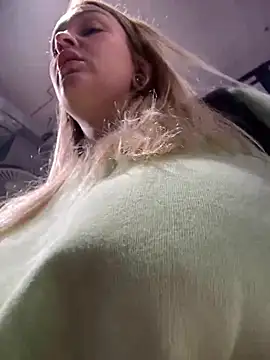 Snapshot of Teya_moon_ chatting on December 20, 9:21 am Teya moon online show from December 20, 9:21 am