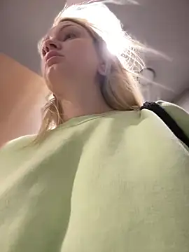 Snapshot of Teya_moon_ chatting on December 20, 12:27 pm Teya moon online show from December 20, 12:27 pm