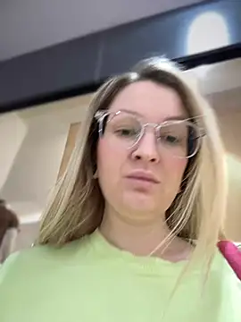 Snapshot of Teya_moon_ chatting on December 29, 10:34 am Teya moon online show from December 29, 10:34 am