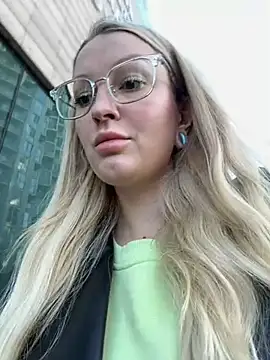 Snapshot of Teya_moon_ chatting on January 4, 10:38 am Teya moon online show from January 4, 10:38 am