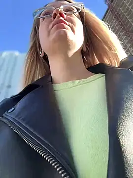 Snapshot of Teya_moon_ chatting on January 8, 11:10 am Teya moon online show from January 8, 11:10 am