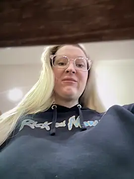 Snapshot of Teya_moon_ chatting on January 10, 11:00 am Teya moon online show from January 10, 11:00 am