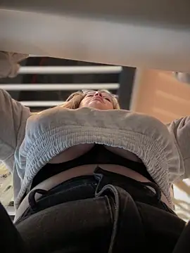 Snapshot of Teya_moon_ chatting on January 22, 11:12 am Teya moon online show from January 22, 11:12 am