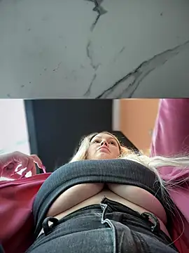 Snapshot of Teya_moon_ chatting on January 27, 11:43 am Teya moon online show from January 27, 11:43 am