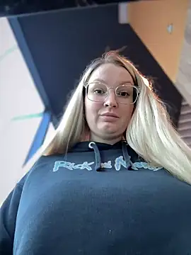 Snapshot of Teya_moon_ chatting on January 30, 11:22 am Teya moon online show from January 30, 11:22 am