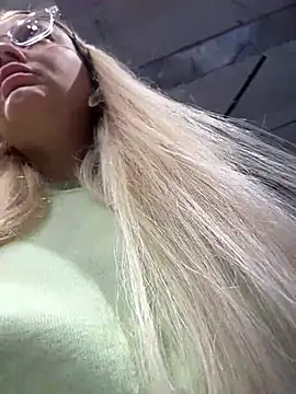 Snapshot of Teya_moon_ chatting on February 13, 10:34 am Teya moon online show from February 13, 10:34 am