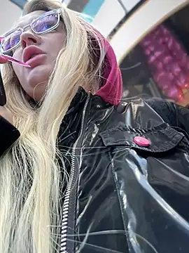 Snapshot of Teya_moon_ chatting on February 14, 12:03 pm Teya moon online show from February 14, 12:03 pm